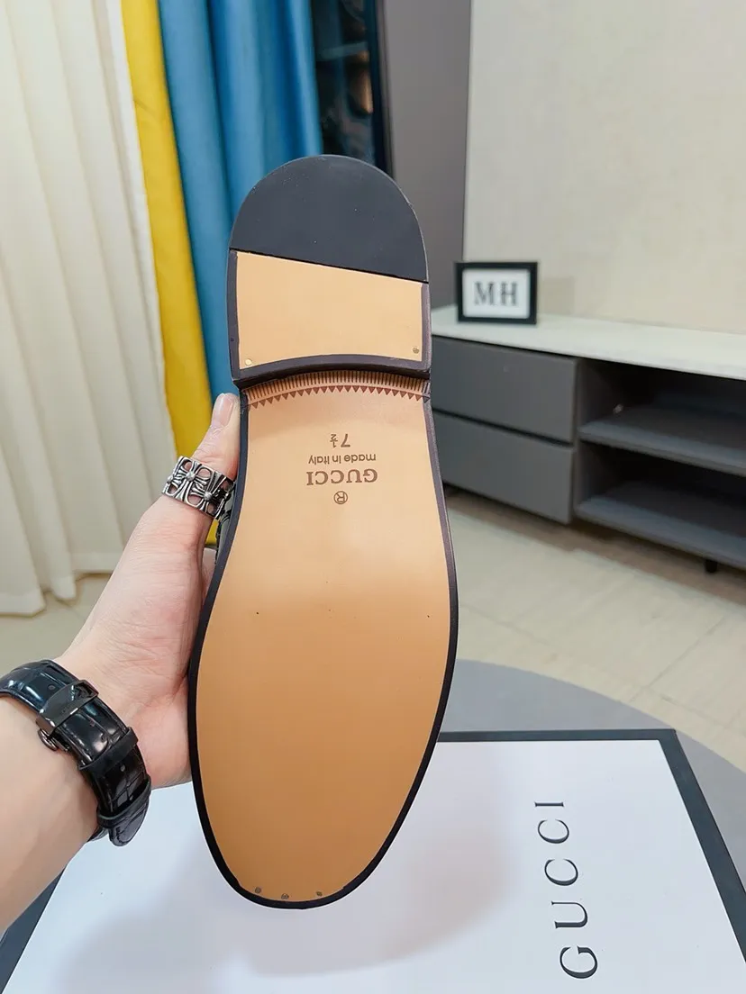 Men's shoes 💰580🌸🌸【GUCCI】 (High-end Niuli) New 🍀Gucci* - top version Gucci classic casual leather shoes! It is made of imported original cowhide and has a comfortable first layer of cowhide lining! Original wear-resistant rubber outsole! High quality products! Code number 38-44!